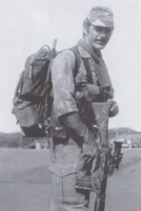 Rhodesian SAS Sgt Andy Chait with a camouflaged FN FAL and Trilux optic, 1974-1975.